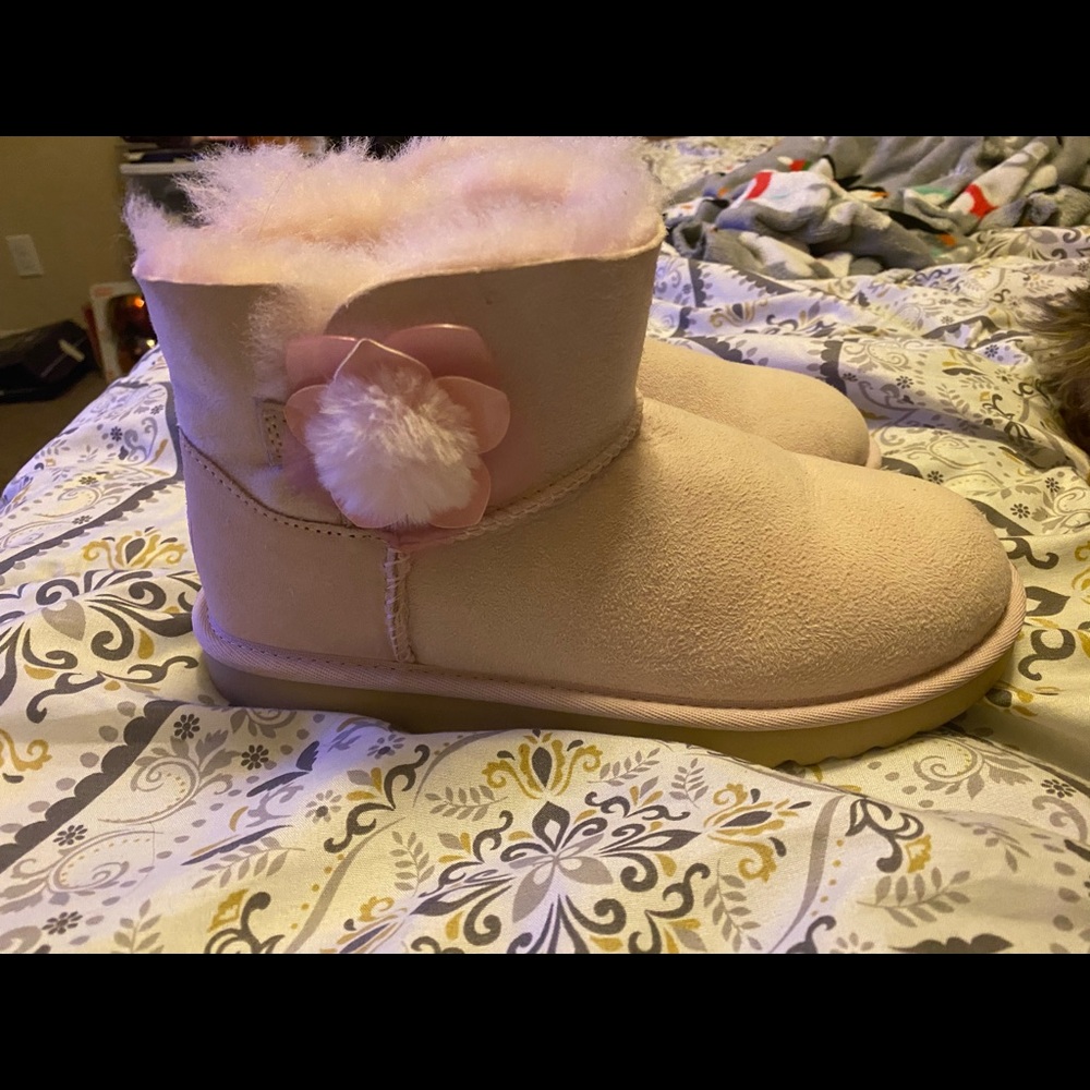 Ugg size 5 kids pink